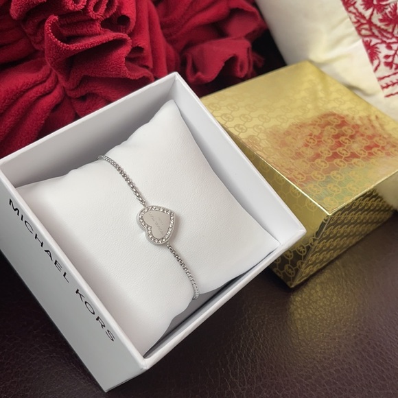 NWT MICHAEL KORS HERITAGE SILVER HEART BRACELET - Picture 5 of 8